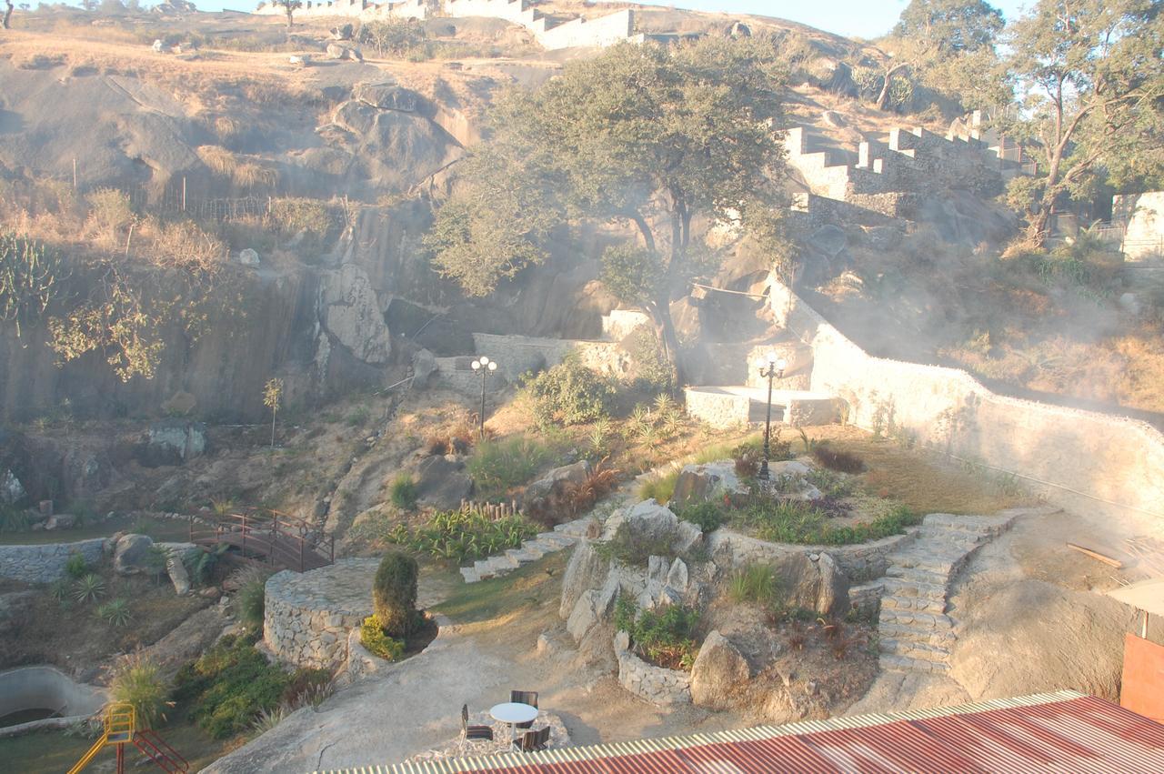 Hotel Karnavati Mount Abu Bagian luar foto