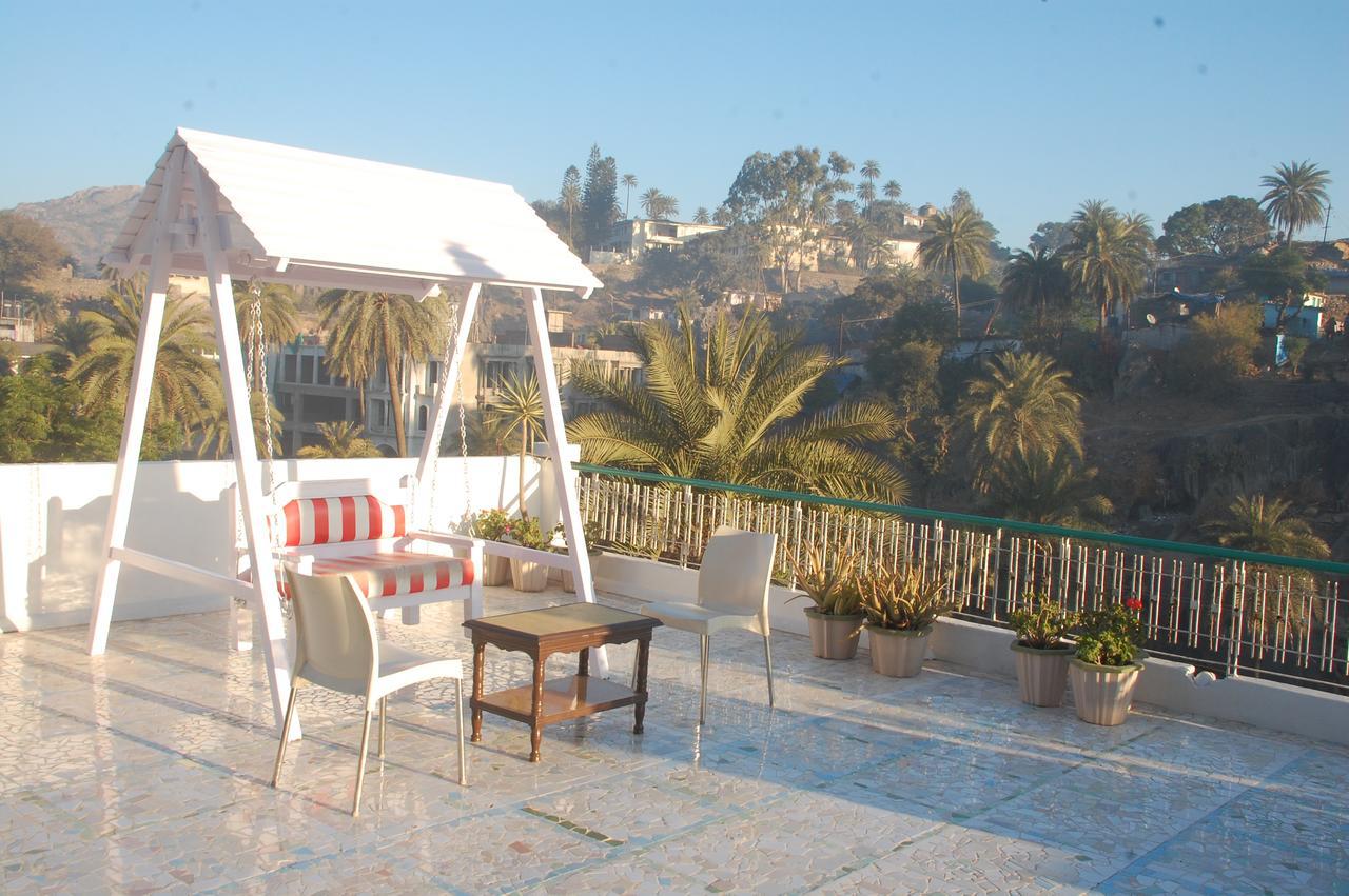 Hotel Karnavati Mount Abu Bagian luar foto