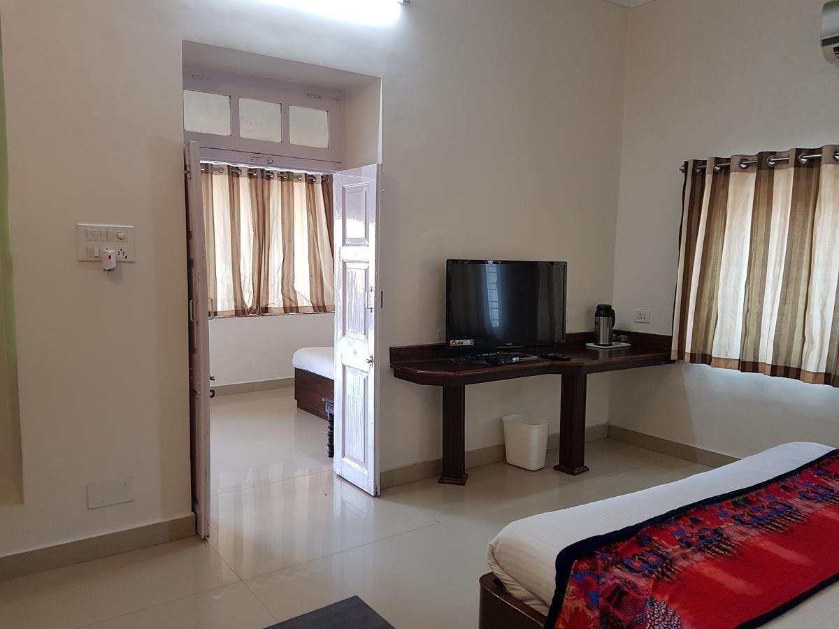 Hotel Karnavati Mount Abu Bagian luar foto