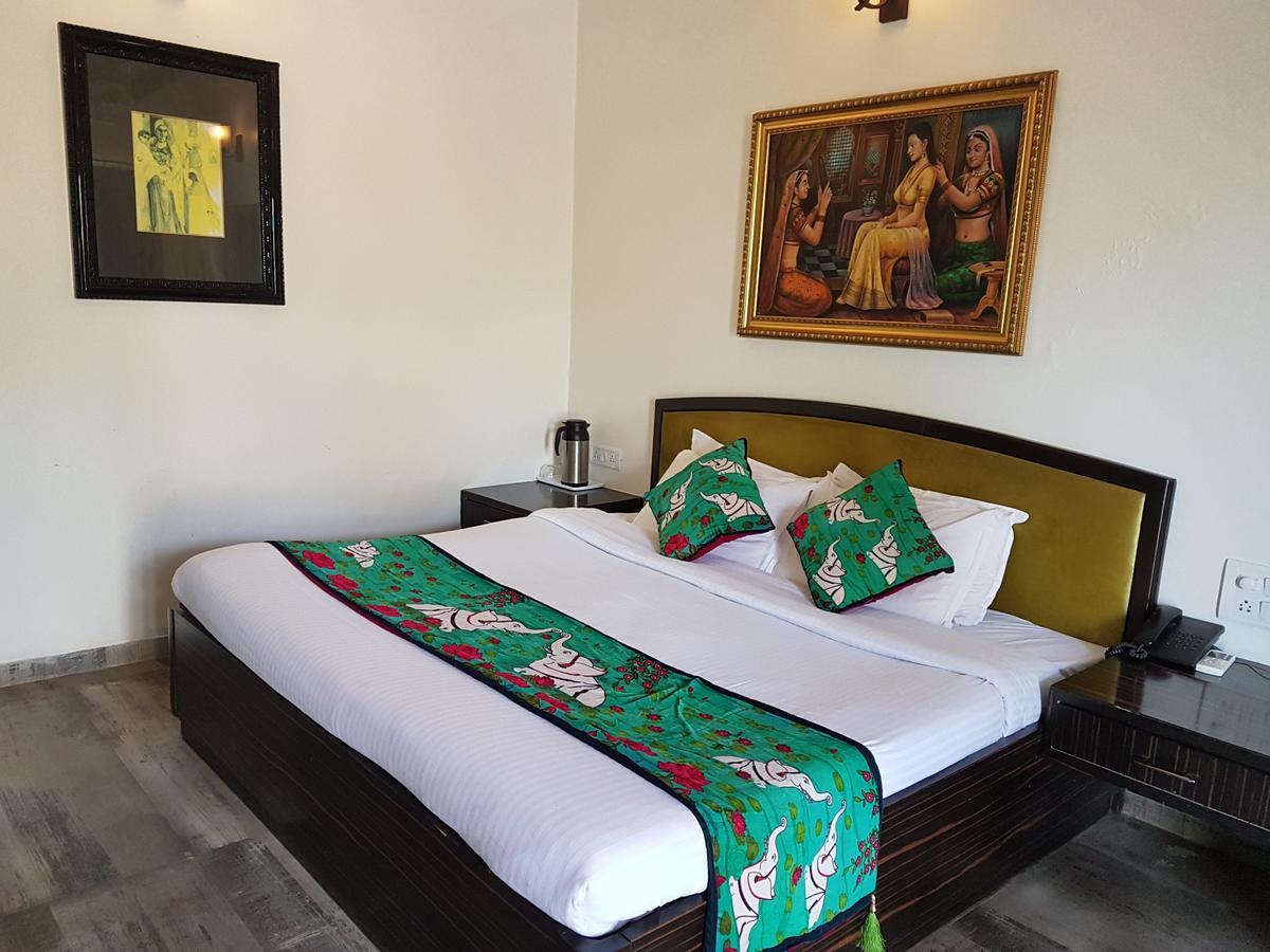 Hotel Karnavati Mount Abu Bagian luar foto