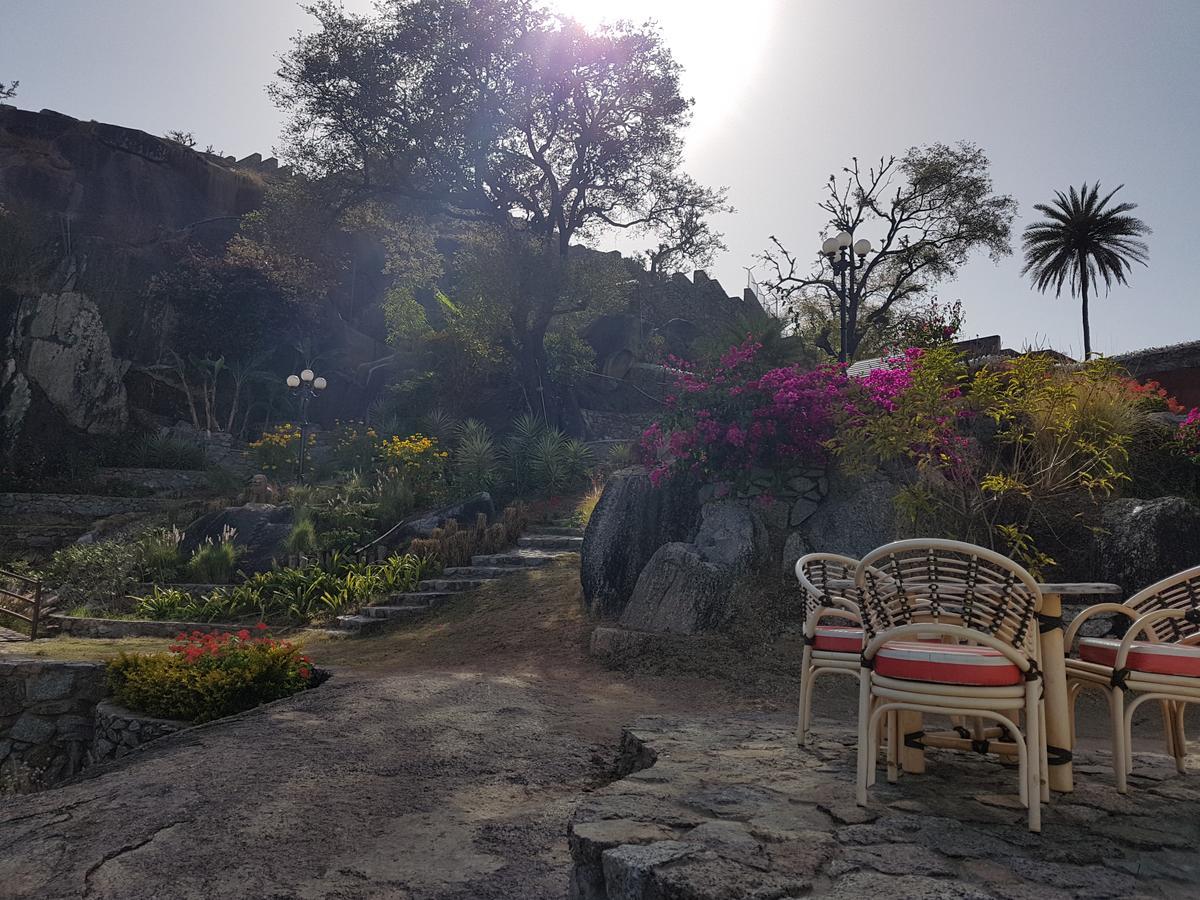 Hotel Karnavati Mount Abu Bagian luar foto