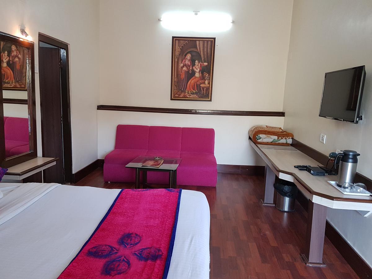 Hotel Karnavati Mount Abu Bagian luar foto
