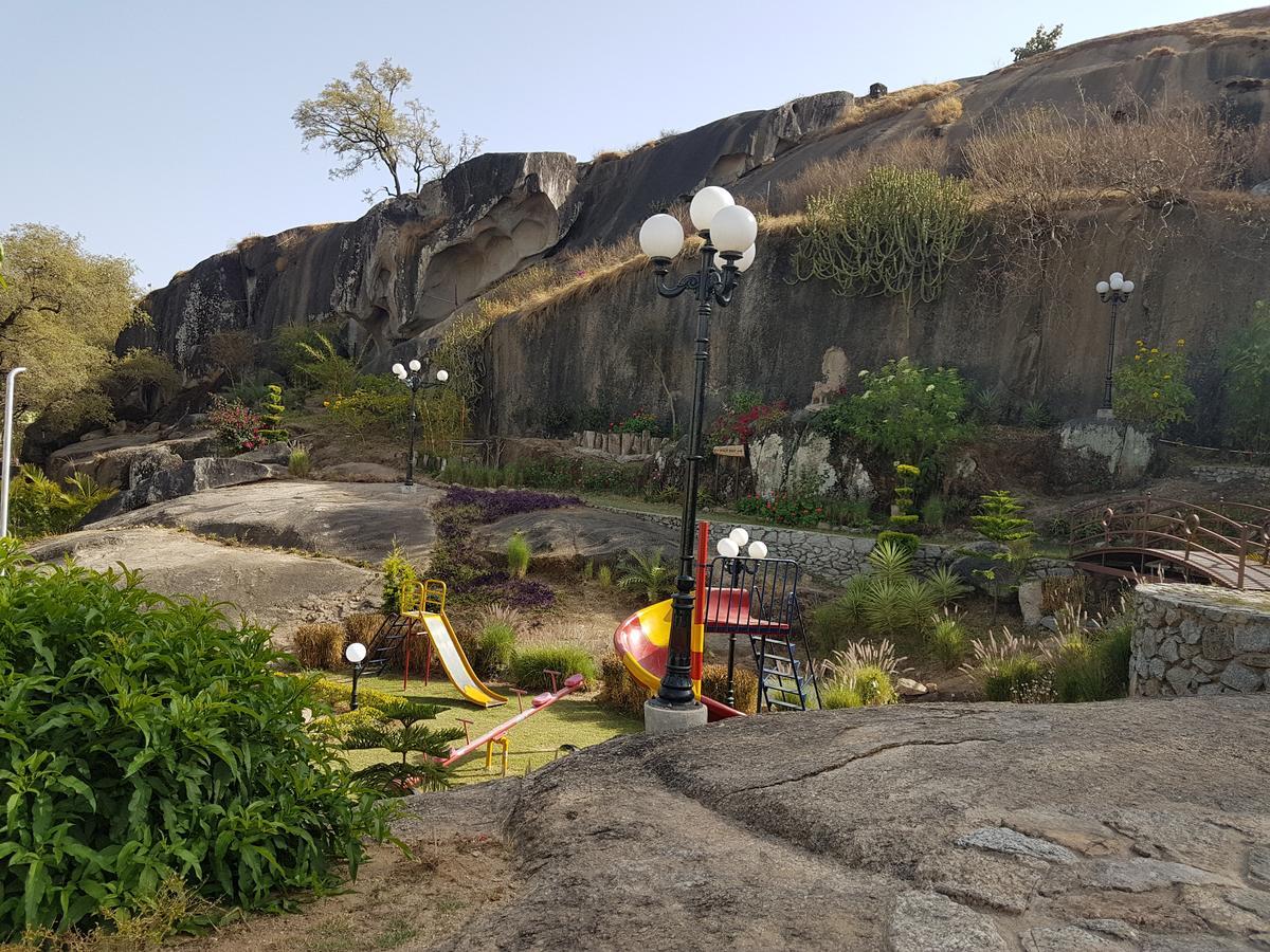 Hotel Karnavati Mount Abu Bagian luar foto