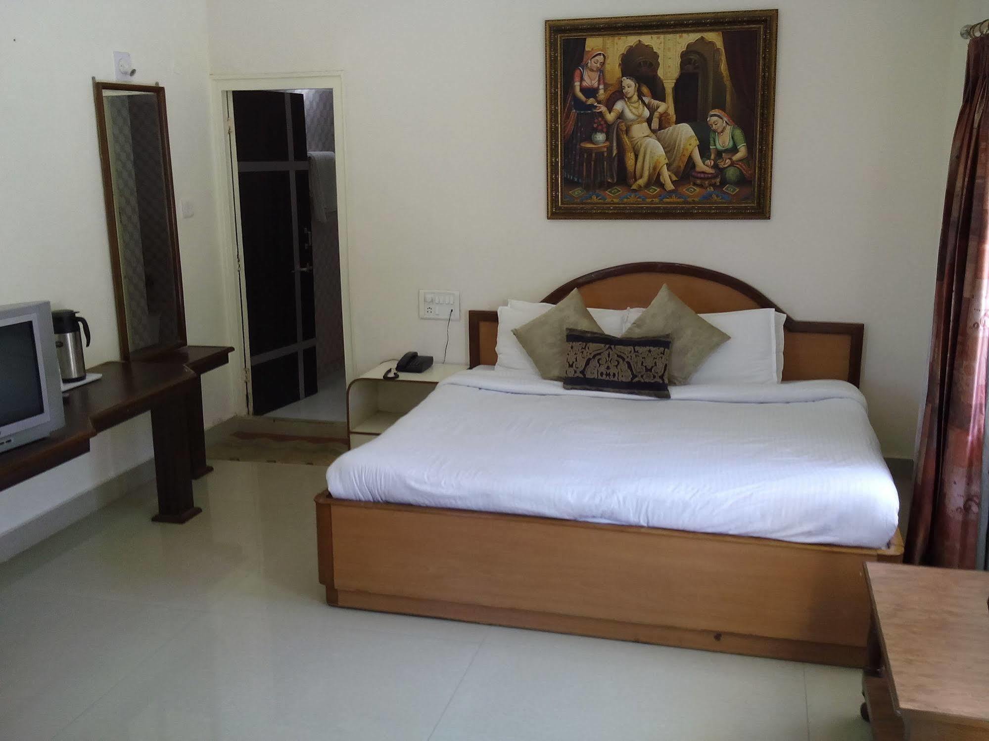 Hotel Karnavati Mount Abu Bagian luar foto