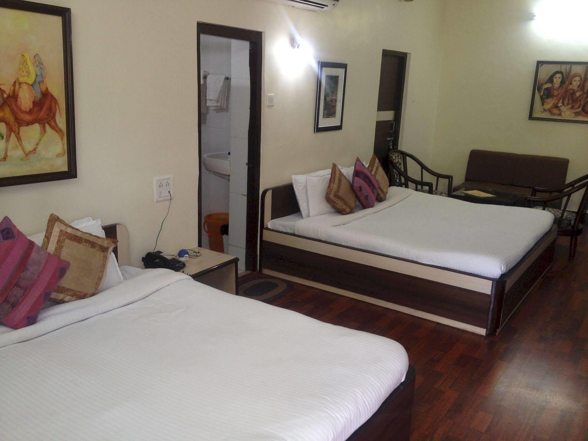 Hotel Karnavati Mount Abu Bagian luar foto