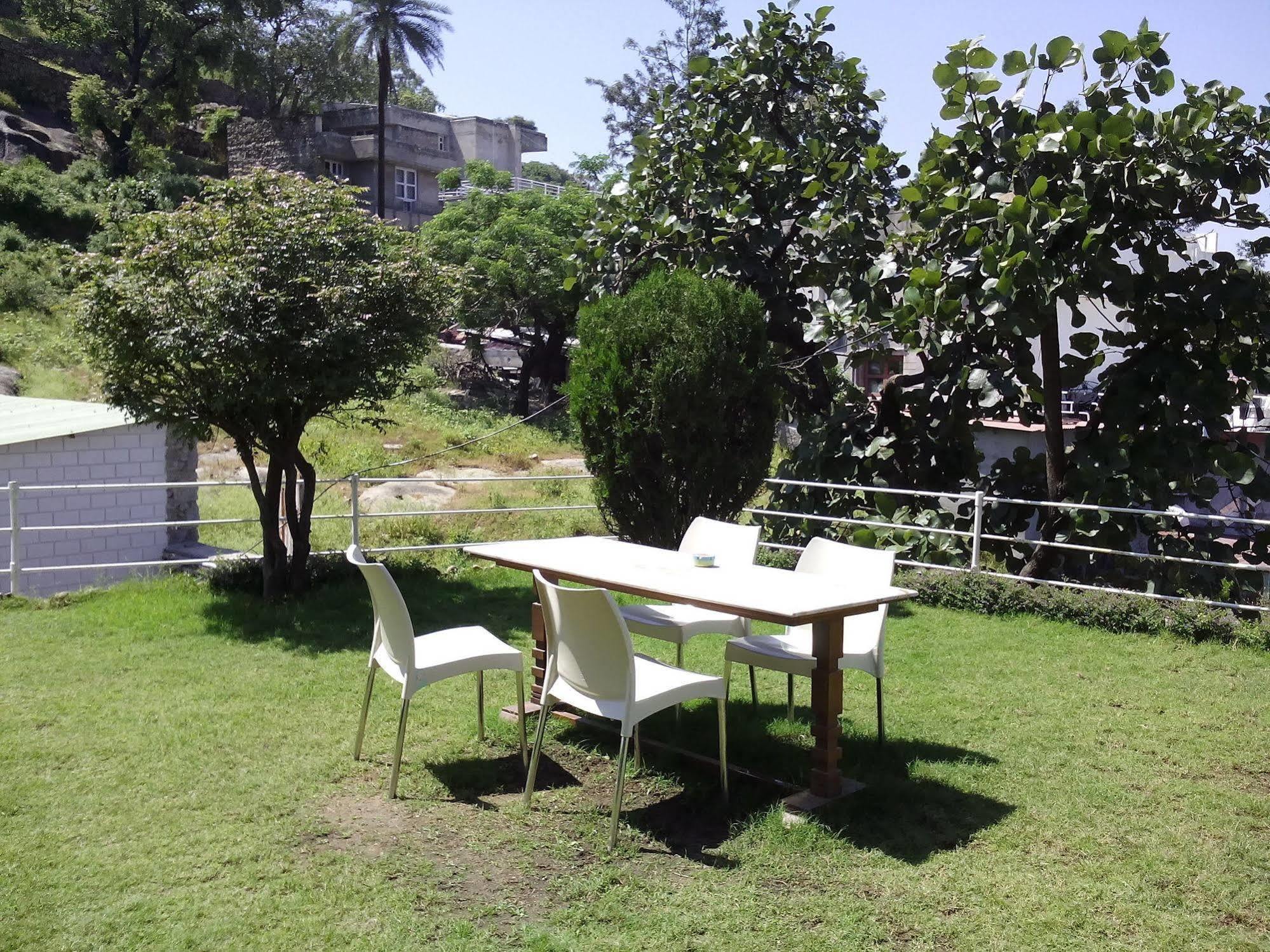 Hotel Karnavati Mount Abu Bagian luar foto